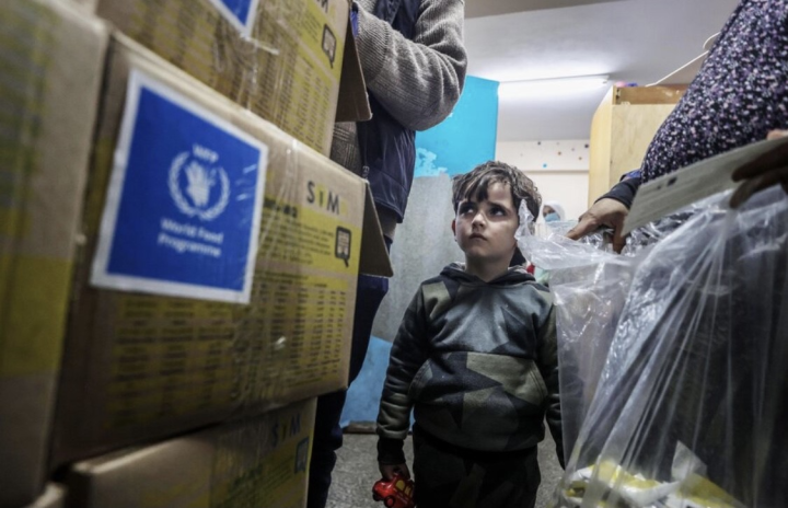 غزة : برنامج الأغذية العالمي يحذر عن وقف توزيع آمن للمساعدات الغذائية.