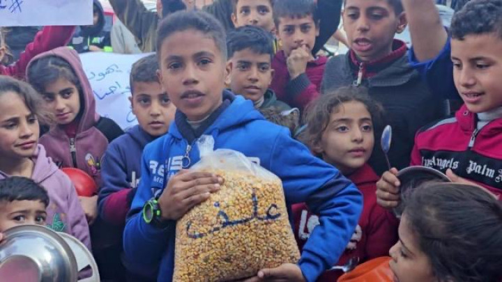 عبد الله دريعات: سكان غزة يأكلون أعلاف الحيوانات لصنع الخبز وسد الجوع