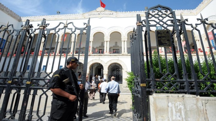 رقمنة العدالة في تونس: مسار متعثرٌ زادتهُ وزيرة العدل تعثّرا