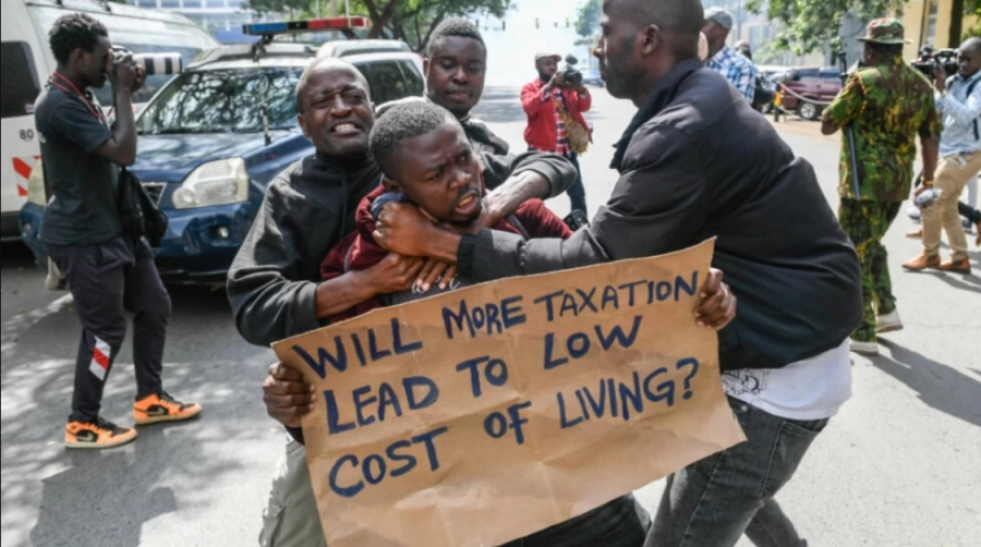 كينيا: إيقاف 11 محتجا ضد قانون يفرض ضرائب جديدة