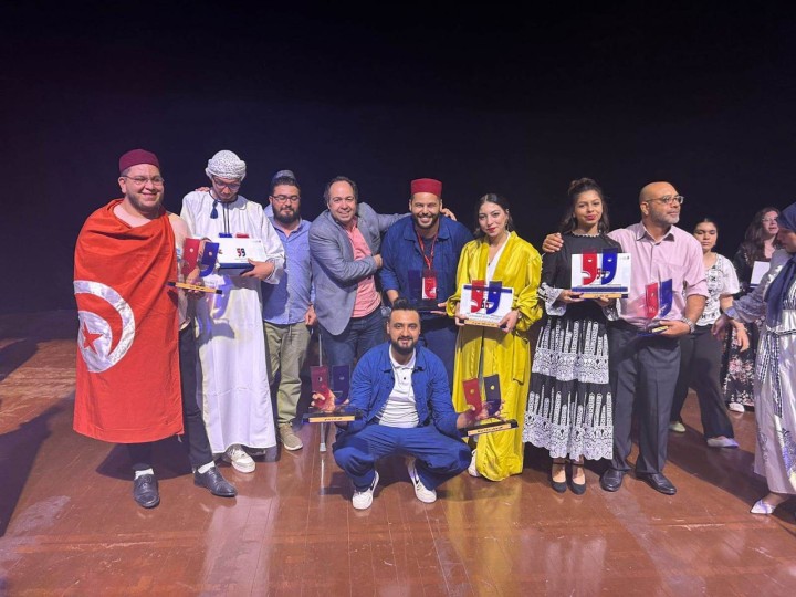"رشفة فن" تفوز بجل جوائز مهرجان "آفاق العربي للمسرح" في سلطنة عمان